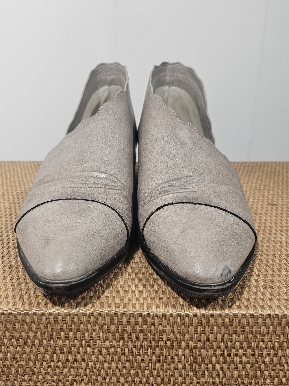 Bamboo Scalloped Loafer Flats Size 7.5 Taupe Slip-On Minimalist